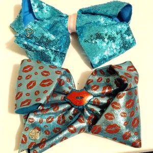 JoJo  bows